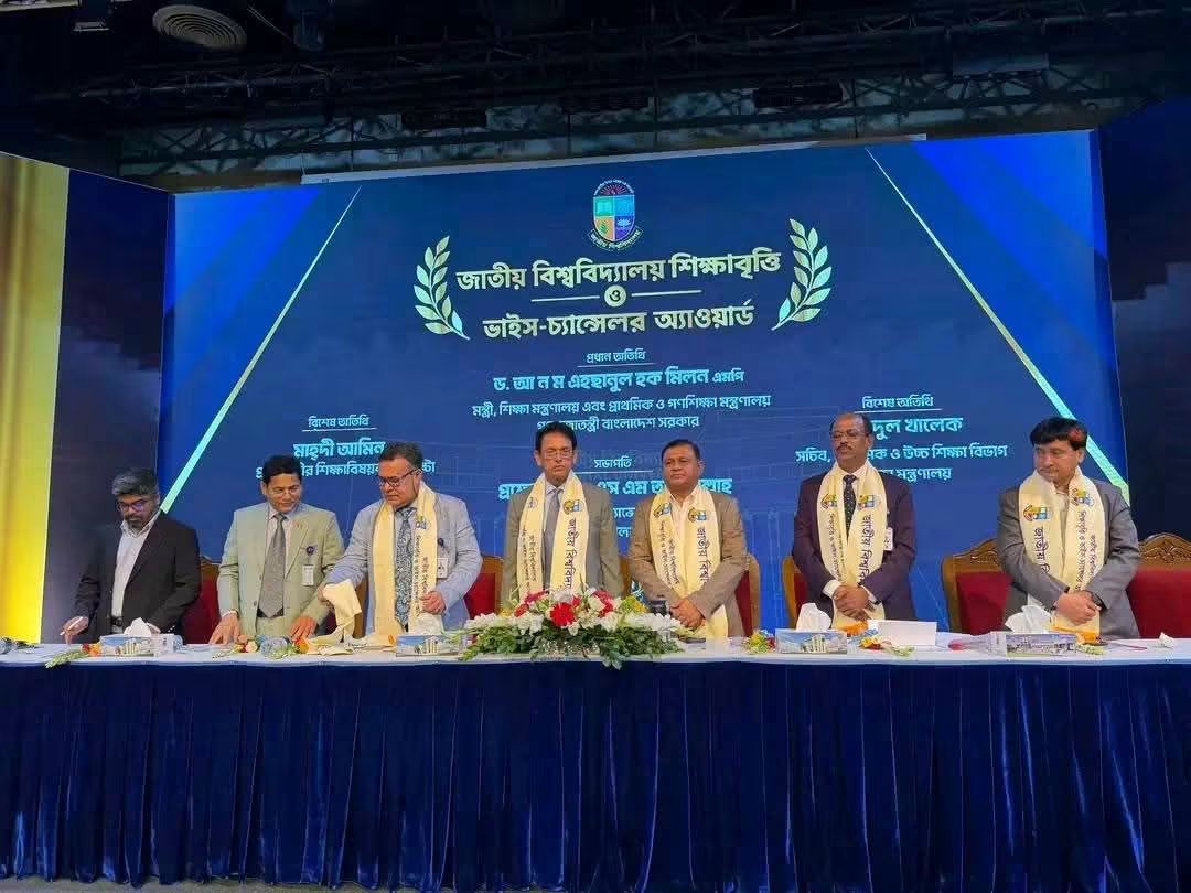 মাননীয় শিক্ষামন্ত্রী, আমার গোল্ড মেডেল কোথায়?