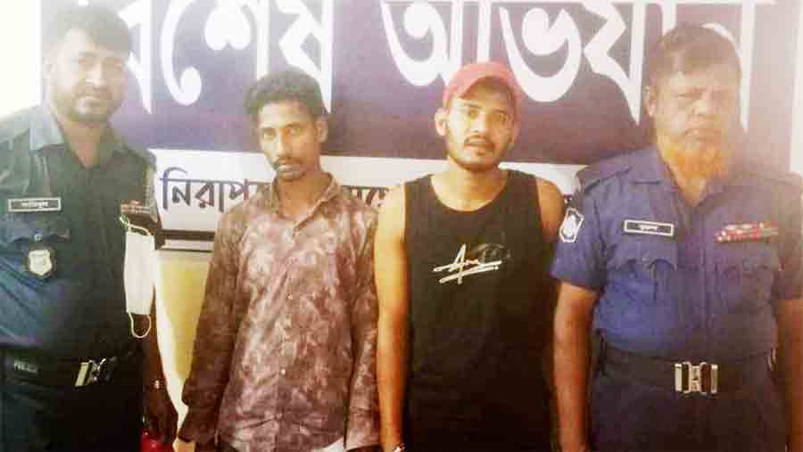 যুবদল নেতার লুট করা ৪ ট্রাকের ৬৭ হাজার কেজি মুরগির বিষ্ঠা উদ্ধার