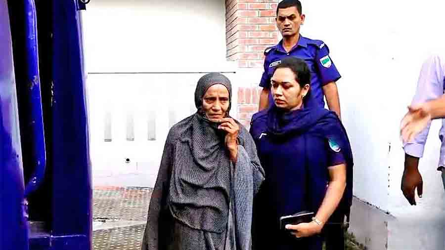 যুবলীগ নেতা ছেলেকে জ্যান্ত পুড়িয়ে হত্যাচেষ্টা, মামলা করতে গিয়ে ৬৮ বছরের বৃদ্ধা মা বিএনপি অফিস ভাঙার মামলায় কারাগারে!