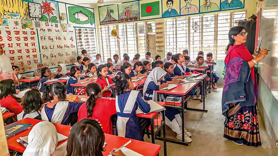 প্রাথমিকের শিক্ষক নিয়োগে ভেরিফিকেশন নিয়ে ক্ষোভ, বাদ পড়াদের বড় অংশ হিন্দু বলে অভিযোগ