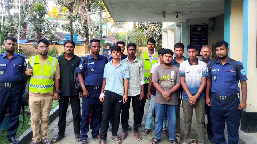 ‘জয় বাংলা’ স্লোগান দেওয়ায় ৭ কিশোর শিক্ষার্থীকে গ্রেপ্তারের পর ‘নাশকতা’ মামলা