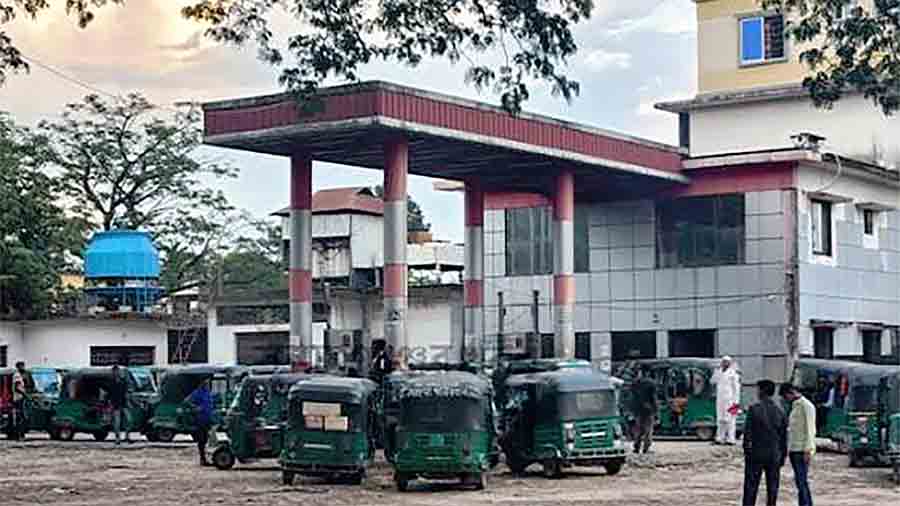 সুনামগঞ্জে আওয়ামী লীগ নেতা রঞ্জন দাশের গ্যাস পাম্প দখলে নিতে প্রভাবশালীদের তালা