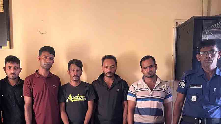 বিদ্যুৎ নিয়ে সরকারের হাহাকার, স্বেচ্ছাসেবক দলের নেতা চুরি করে ট্রান্সফরমার