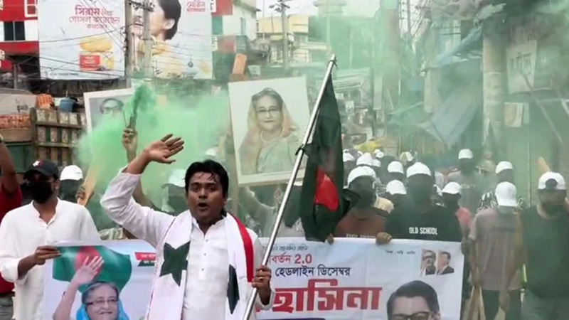 ব্রাহ্মণবাড়িয়ায় থানার সামনেই ছাত্রলীগের মিছিল; শেখ হাসিনার প্রত্যাবর্তন ২.০ উপলক্ষে জনসংযোগ