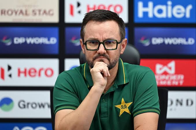 ‘বিশৃঙ্খলায়’ অভ্যস্ত পাকিস্তান ক্রিকেটাররা: অন্তর্বর্তীকালীন প্রধান কোচ হেসন
