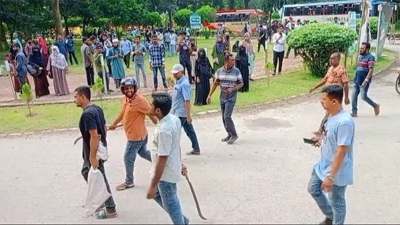 সাধারণ ছাত্ররূপী শিবির-ছাত্রদল সংঘর্ষের মাঝেই চ্যালেঞ্জ ছুড়ে দিয়ে ইবি’তে ছাত্রলীগের কমিটি ঘোষণা