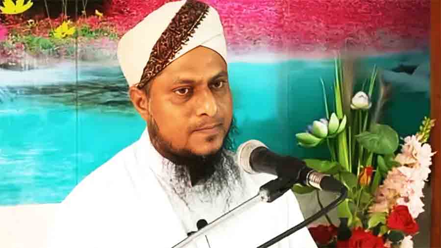 সাভারে মাদ্রাসাছাত্রীকে ধর্ষণ: শিক্ষক স্বামীকে সহায়তাকারী স্ত্রী গ্রেপ্তার