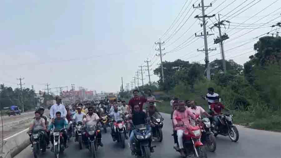 আওয়ামী লীগের ঠেকানোর মিছিল করতে গিয়ে বিএনপির দুই পক্ষের সংঘর্ষে আহত ২০, দায় চাপল বিএনপির গুপ্তদের ঘাড়ে