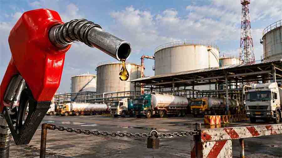 অন্য প্রকল্প থেকে ১৯,৫০০ কোটি টাকা এনে বিপিসির জ্বালানি ক্রয়, আর্থিক সংকটের ঝুঁকি