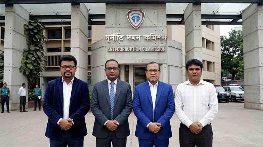 পরকীয়া-যৌন কেলেঙ্কারিতে জড়িয়েছেন দুদকের শীর্ষ কর্তারা