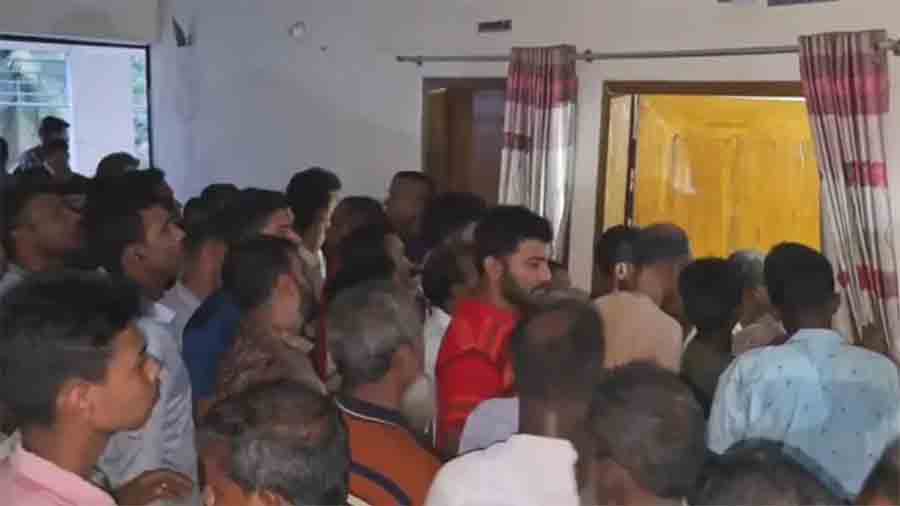 বরগুনায় ডাকবাংলো থেকে দুই শিশু কন্যাসহ ইতি রানীর মরদেহ উদ্ধারের ঘটনায় নতুন দাবি পুলিশের!