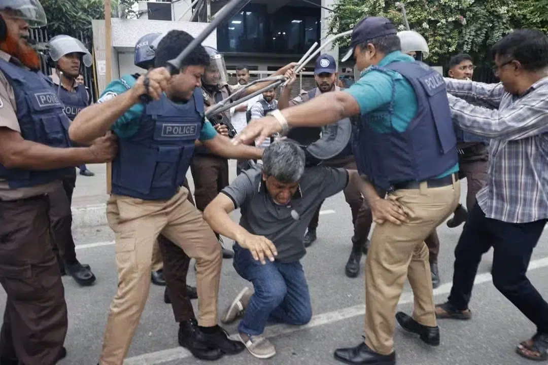 এনসিটি ডিপি ওয়ার্ল্ডকে দেওয়ার প্রতিবাদে আগারগাঁওয়ে বিক্ষোভে পুলিশের লাঠিচার্জ
