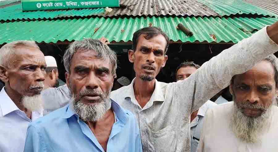 ৬ ঘণ্টা লাইনে দাঁড়িয়ে মিলল ১০ কেজি সার: উখিয়ায় কৃষকদের হাহাকার, আমন চাষ চরম অনিশ্চয়তায়