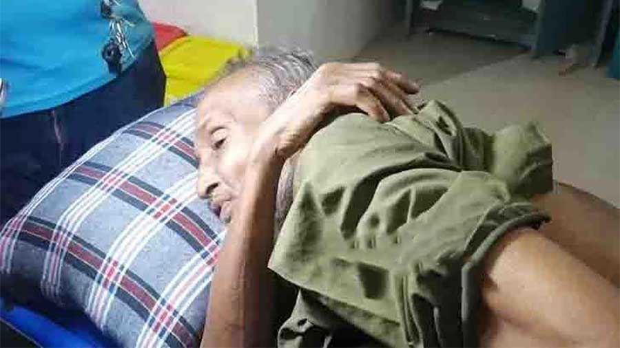 ৫ আগস্টের পরে দোকান পোড়ানোর পর গ্রামছাড়া রাজাকার সাঈদীর মামলার সাক্ষী জলিল শেখ