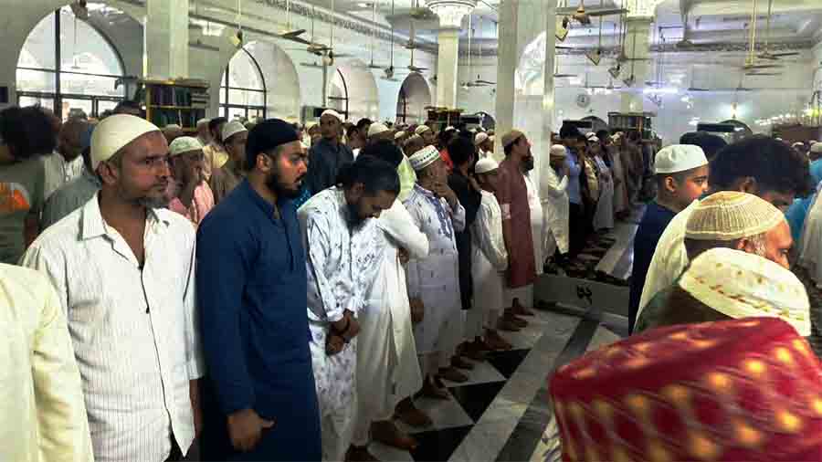 চকবাজার আওয়ামী লীগ সভাপতির জানাজায় পুলিশি বাধা, এলাকাবাসীর ক্ষোভ