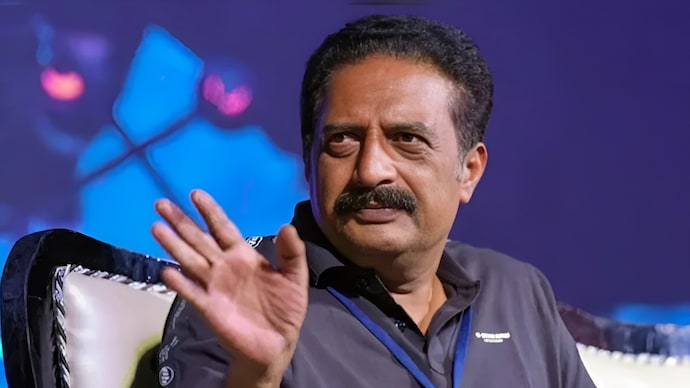 দিল্লি’তে হল্লা: “আমরা বাংলাদেশ বা নেপাল নই, ক্ষমতার পরিবর্তন হবে গণতান্ত্রিক পথেই; অসাংবিধানিক বা সহিংসতার মাধ্যমে না” – প্রকাশ রাজ